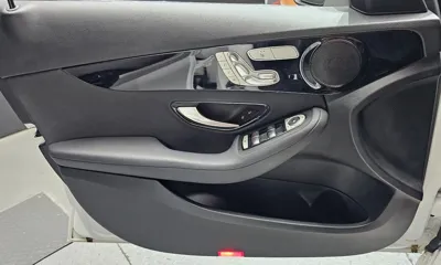 Mercedes-Benz C-Class 2019, 52840 км, за 14267.11 USD - фото 24