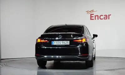 Lexus ES 2026, 9190 км, за 39589.14 USD