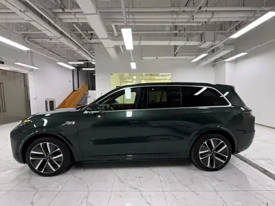 Li Auto Li L9 2022, 87000 км, за 33371.92 USD