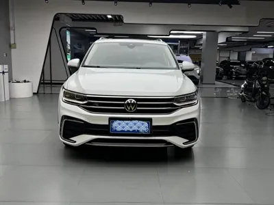 Volkswagen Tiguan L 2023, 16000 км, за 16921.39 USD