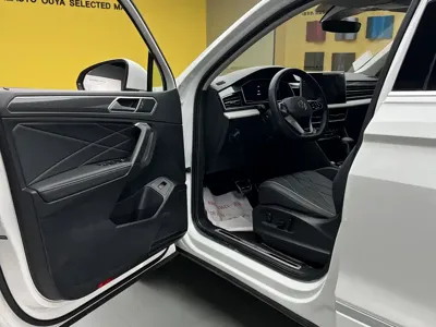 Volkswagen Tiguan L 2023, 16000 км, за 16921.39 USD