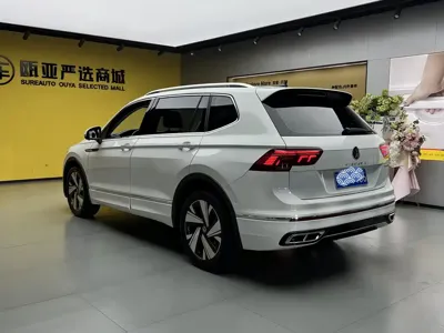 Volkswagen Tiguan L 2023, 16000 км, за 16921.39 USD - фото 7