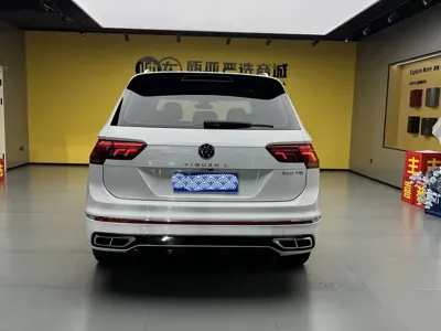 Volkswagen Tiguan L 2023, 16000 км, за 16921.39 USD - фото 8