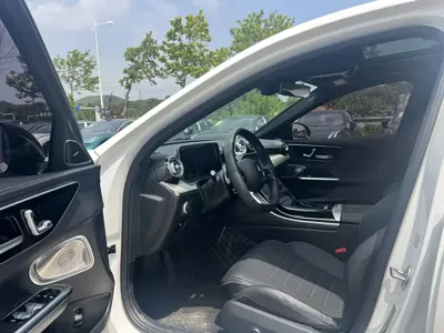 Mercedes-Benz C-Class 2023, 30000 км, за 27741.12 USD - фото 6