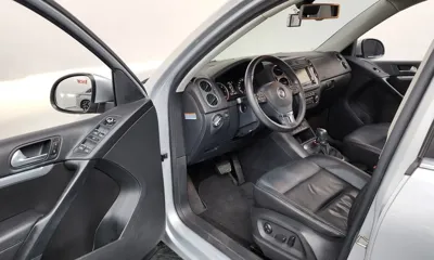 Volkswagen Tiguan 2015, 139901 км, за 5139.22 USD - фото 10