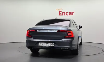 Volvo S90 2018, 130608 км, за 11159.25 USD