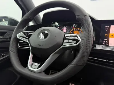 Volkswagen Golf 2024, 100 км, за 21715.53 USD - фото 15