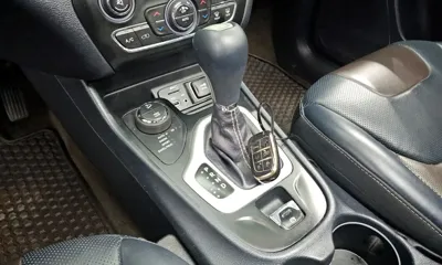 Jeep Cherokee 2015, 165583 км, за 5451.92 USD - фото 9