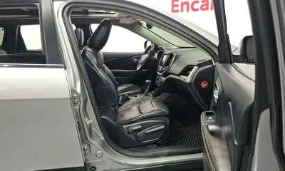 Jeep Cherokee 2015, 165583 км, за 5451.92 USD - фото 11