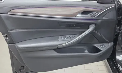 BMW 5-Series 2018, 56460 км, за 20752.03 USD - фото 24
