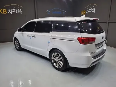 Kia Canival 2016, 140000 км, за 8476.81 USD