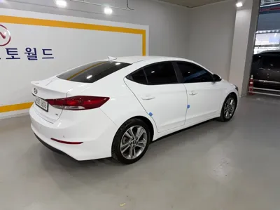 Hyundai Avante 2018, 116523 км, за 6342.91 USD - фото 7