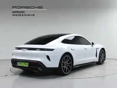 Porsche Taycan 2025, 7150 км, за 137940.04 USD