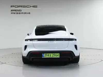 Porsche Taycan 2025, 7150 км, за 137940.04 USD