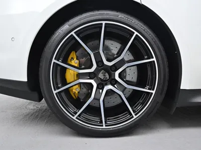 Porsche Taycan 2025, 7150 км, за 137940.04 USD