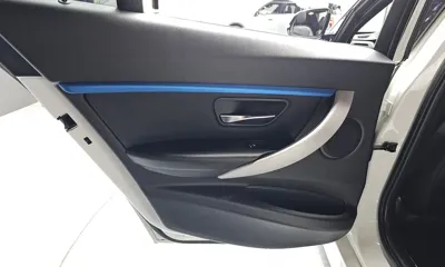 BMW 3-Series 2018, 89485 км, за 15960.92 USD - фото 25