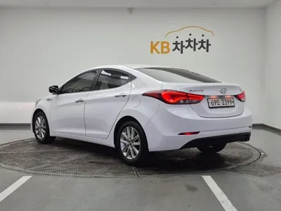 Hyundai Avante 2014, 189841 км, за 2527.24 USD