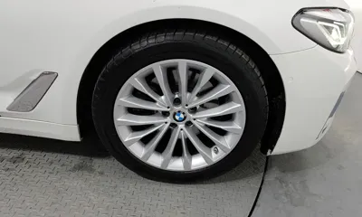 BMW 5-Series 2022, 68546 км, за 20192.04 USD