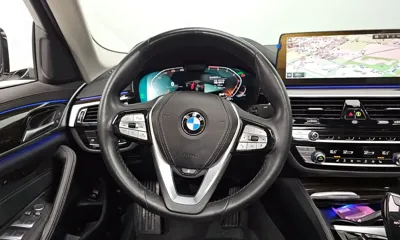 BMW 5-Series 2022, 68546 км, за 20192.04 USD - фото 13
