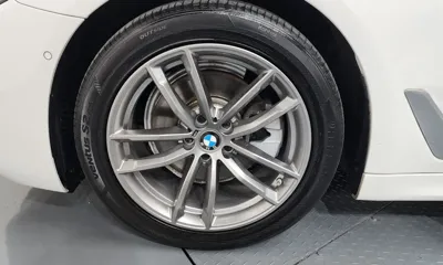 BMW 5-Series 2020, 108545 км, за 17751.91 USD