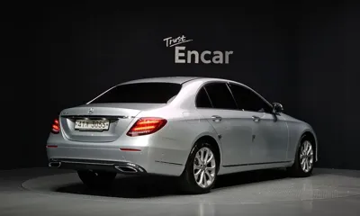 Mercedes-Benz E-Class 2017, 105986 км, за 12286.29 USD