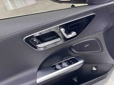 Mercedes-Benz C-Class 2024, 24500 км, за 27111.03 USD - фото 9