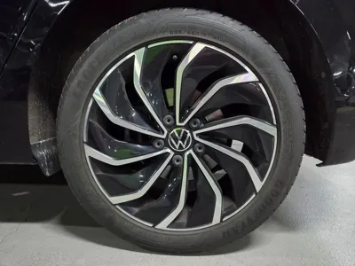 Volkswagen Golf 2023, 53995 км, за 18827.37 USD