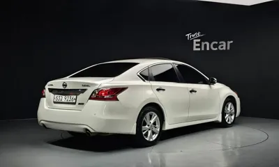 Nissan Altima 2015, 142988 км, за 2560.06 USD