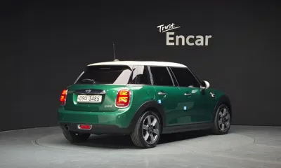 MINI Cooper 2019, 65927 км, за 12884.04 USD