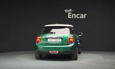 MINI Cooper 2019, 65927 км, за 12884.04 USD