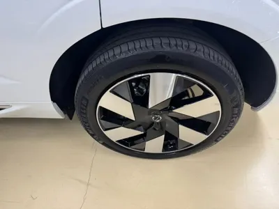 Volvo XC60 2025, 14200 км, за 29902.3 USD