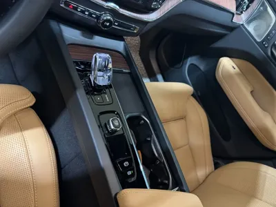 Volvo XC60 2025, 14200 км, за 29902.3 USD - фото 9
