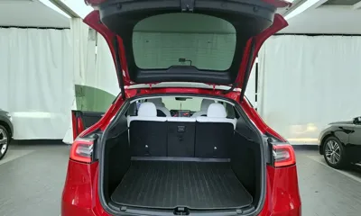 Tesla Model Y 2023, 61576 км, за 26847.84 USD - фото 20