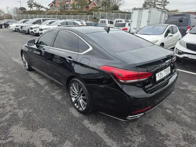 Hyundai Genesis 2015, 131880 км, за 7687.3 USD