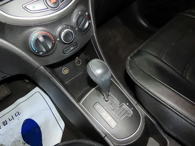 Hyundai Accent 2012, 113017 км, за 2822.63 USD - фото 12