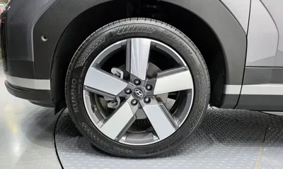 Hyundai Santafe 2025, 12689 км, за 24656.28 USD