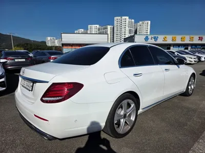 Mercedes-Benz E-Class 2018, 128821 км, за 12414.6 USD