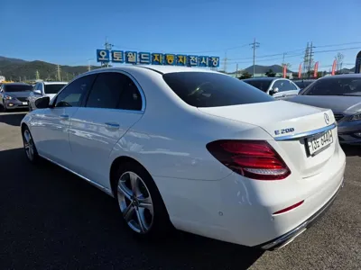 Mercedes-Benz E-Class 2018, 128821 км, за 12414.6 USD