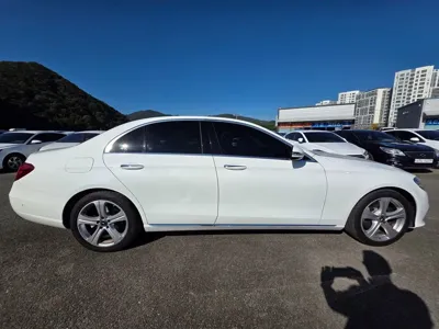 Mercedes-Benz E-Class 2018, 128821 км, за 12414.6 USD - фото 6
