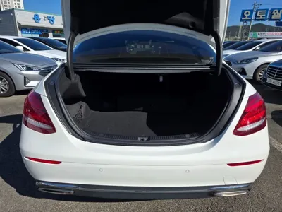 Mercedes-Benz E-Class 2018, 128821 км, за 12414.6 USD - фото 13