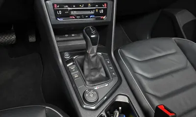Volkswagen Tiguan 2023, 52534 км, за 40046.87 USD - фото 9
