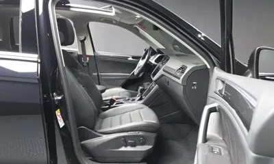 Volkswagen Tiguan 2023, 52534 км, за 40046.87 USD - фото 11