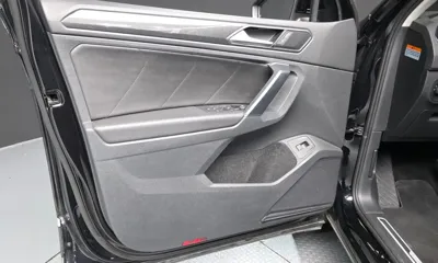 Volkswagen Tiguan 2023, 52534 км, за 40046.87 USD - фото 24