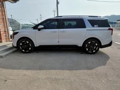 Kia Canival 2025, 7789 км, за 21331.01 USD