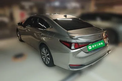 Lexus ES 2018, 111800 км, за 25613 USD