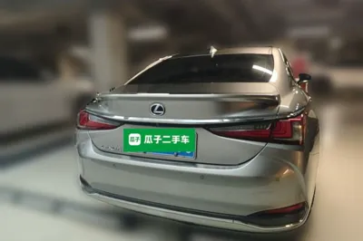 Lexus ES 2018, 111800 км, за 25613 USD