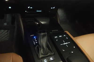 Lexus ES 2018, 111800 км, за 25613 USD - фото 13