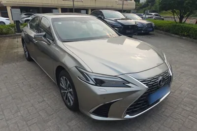 Lexus ES 2025, 3500 км, за 34409 USD