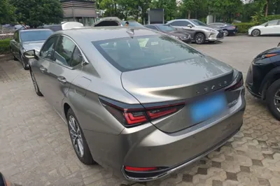 Lexus ES 2025, 3500 км, за 34409 USD
