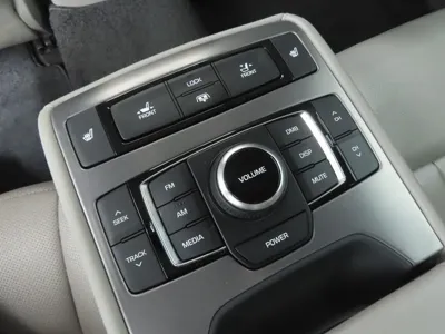 Hyundai Genesis 2016, 70595 км, за 10371.54 USD - фото 16